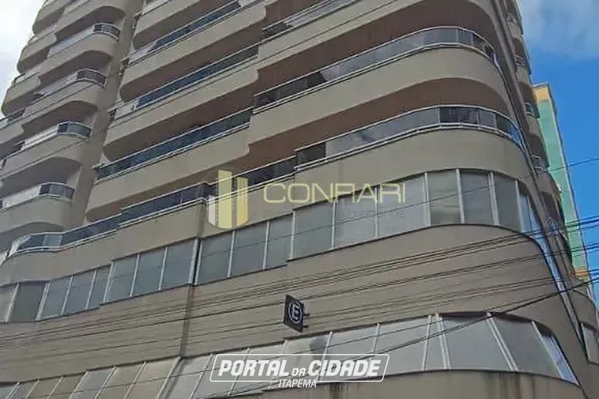 Apartamento &agrave; venda - 135m&sup2; - Meia praia