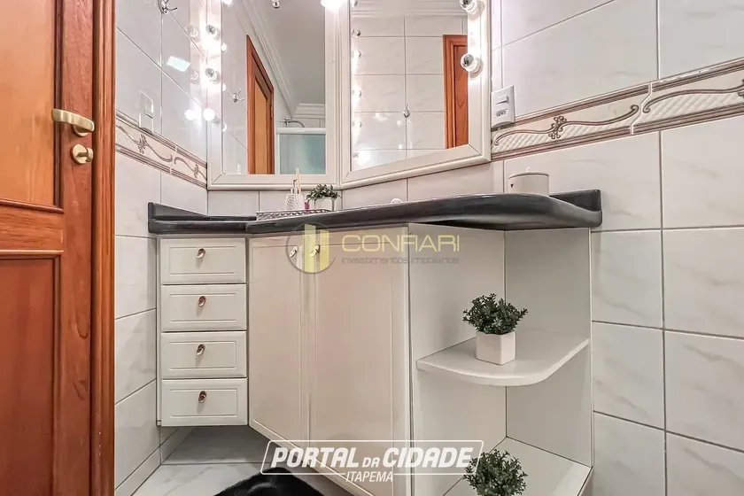 Apartamento &agrave; venda - 110m&sup2; - Meia Praia