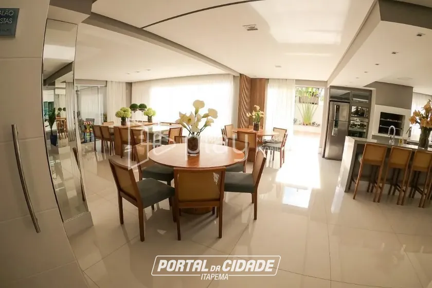 Apartamento &agrave; venda - 145m&sup2; - Meia Praia