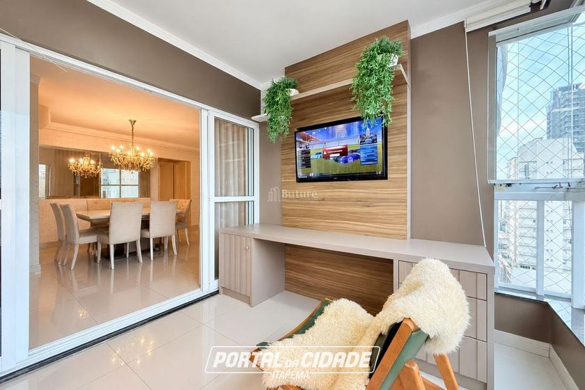 Apartamento &agrave; venda - 121m&sup2; - Meia Praia