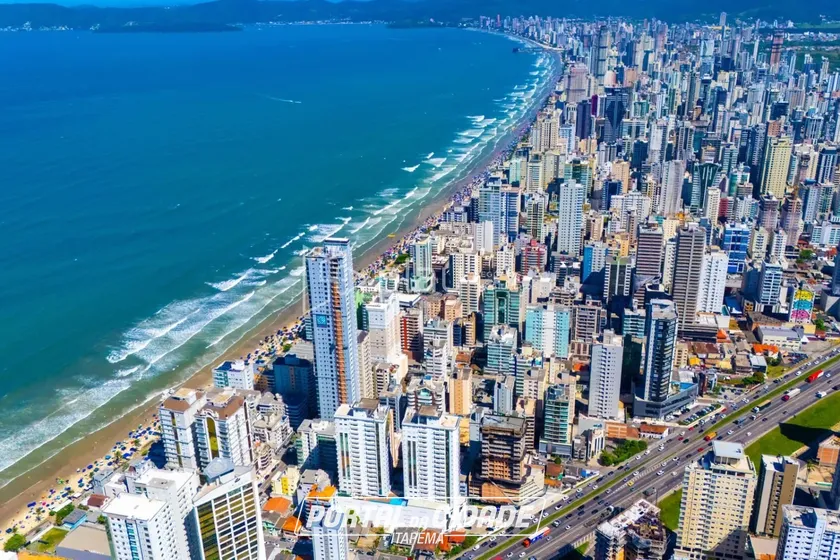 Apartamento &agrave; venda - 77m&sup2; - Meia Praia