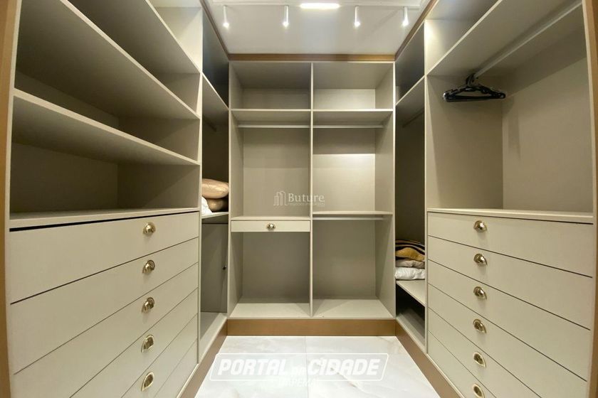 Apartamento &agrave; venda - 182m&sup2; - Meia Praia