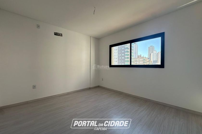 Apartamento &agrave; venda - 95m&sup2; - Meia Praia