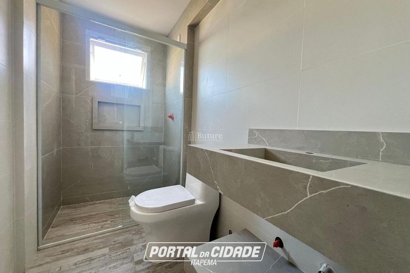 Casa &agrave; venda - 200m&sup2; - Canto da Praia