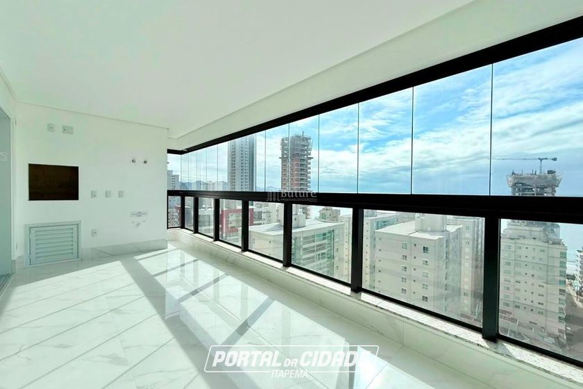 Apartamento &agrave; venda - 180m&sup2; - Meia Praia