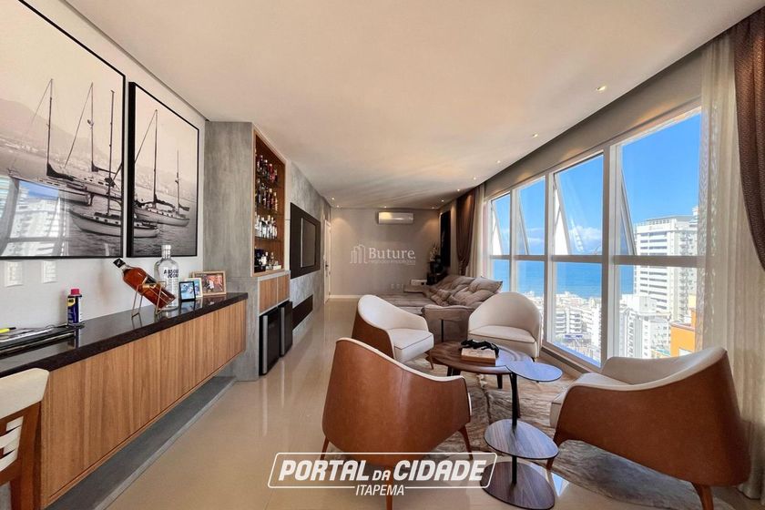 Apartamento &agrave; venda - 148m&sup2; - Meia Praia