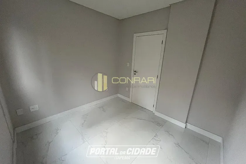 Apartamento &agrave; venda - 101m&sup2; - Meia Praia
