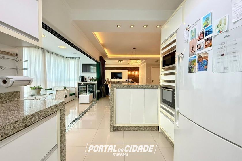Apartamento &agrave; venda - 150m&sup2; - Meia Praia