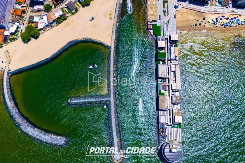 Apartamento &agrave; venda - 104m&sup2; - Meia Praia