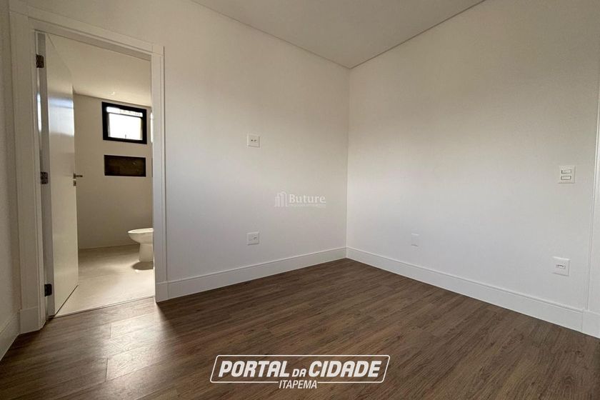 Apartamento &agrave; venda - 132m&sup2; - Meia Praia