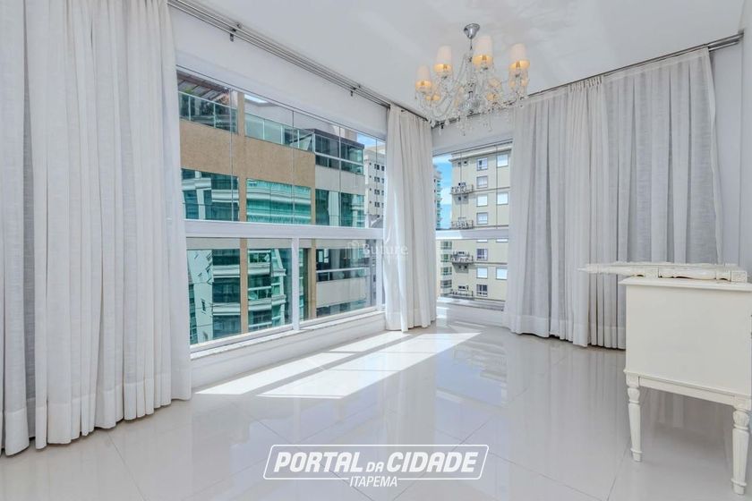 Apartamento &agrave; venda - 270m&sup2; - Meia Praia