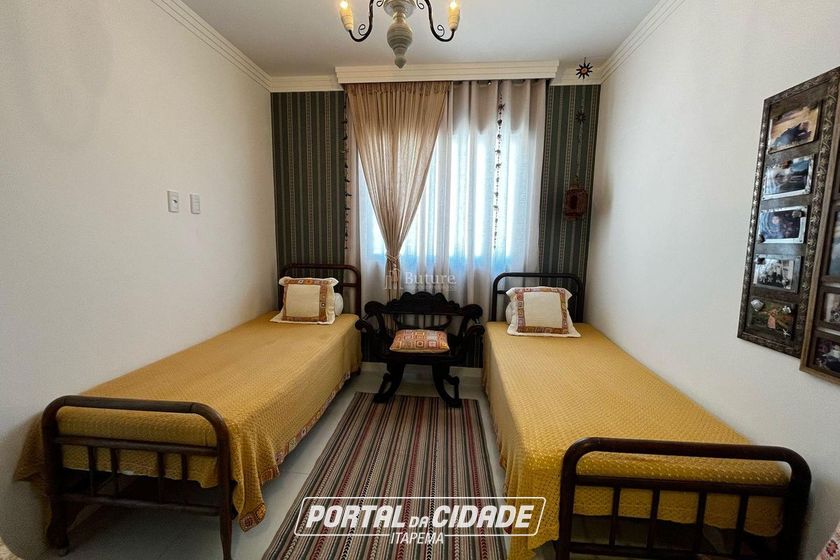 Apartamento &agrave; venda - 128m&sup2; - Meia Praia