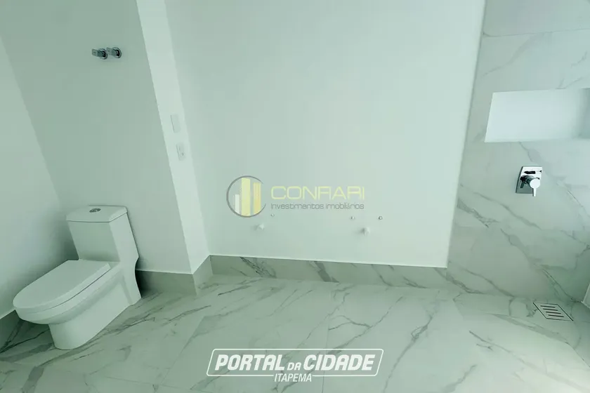 Apartamento &agrave; venda - 185m&sup2; - Meia Praia