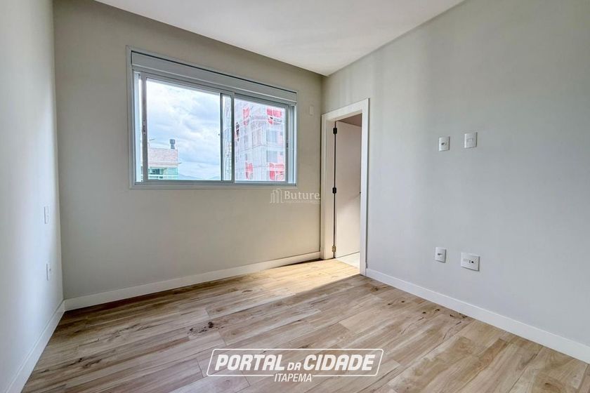 Apartamento &agrave; venda - 132m&sup2; - Meia Praia