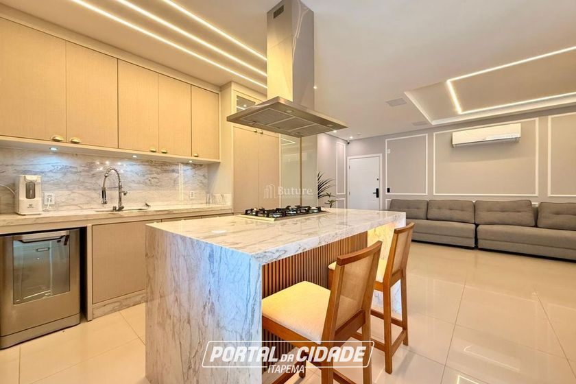 Apartamento &agrave; venda - 135m&sup2; - Meia Praia