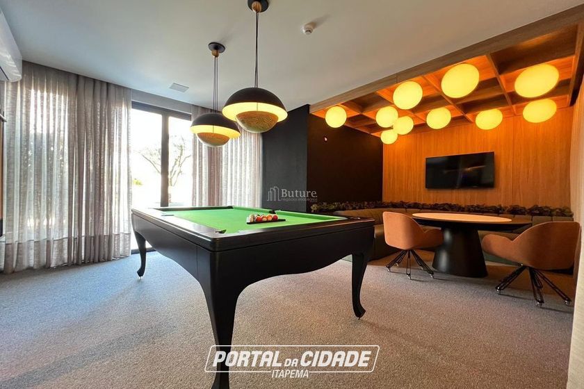 Apartamento &agrave; venda - 132m&sup2; - Meia Praia
