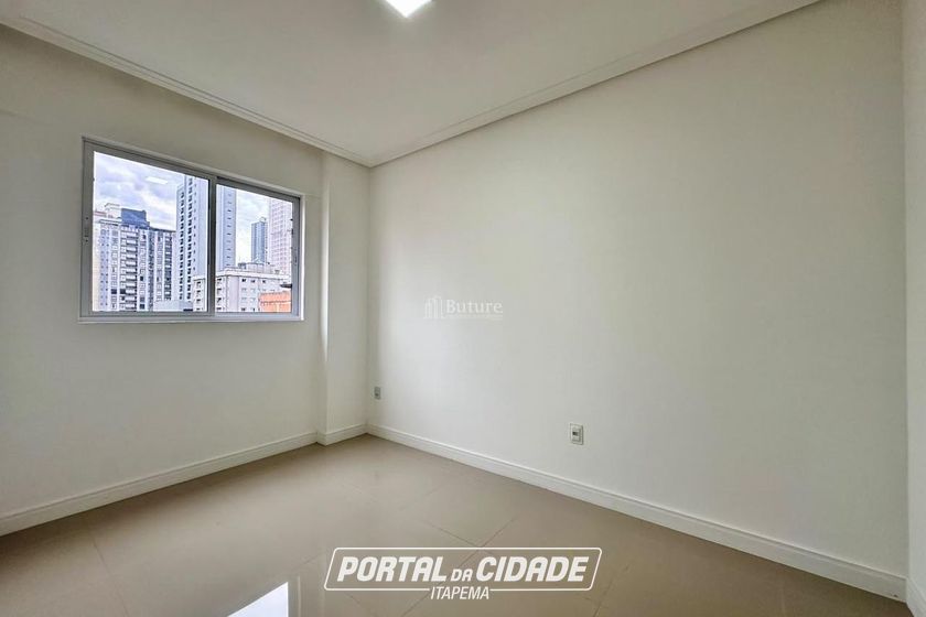 Apartamento &agrave; venda - 95m&sup2; - Meia Praia