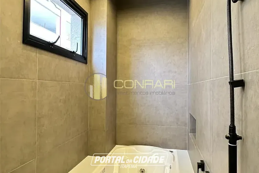 Apartamento &agrave; venda - 136m&sup2; - Meia Praia