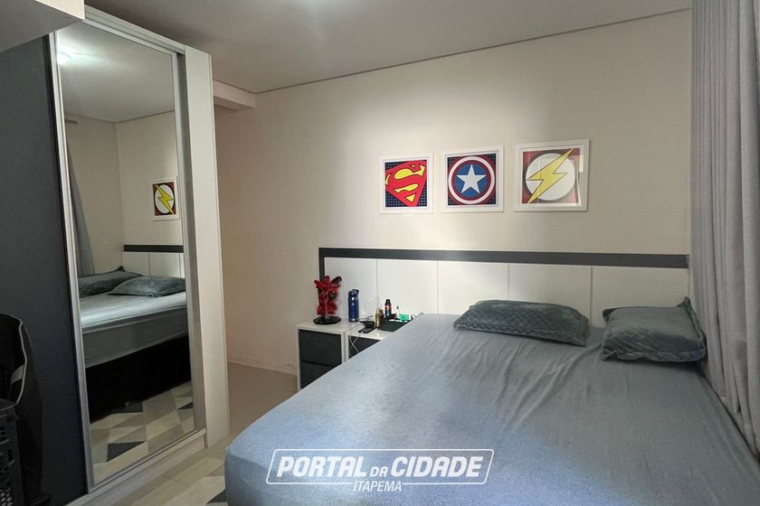 Apartamento &agrave; venda - 120m&sup2; - Meia Praia