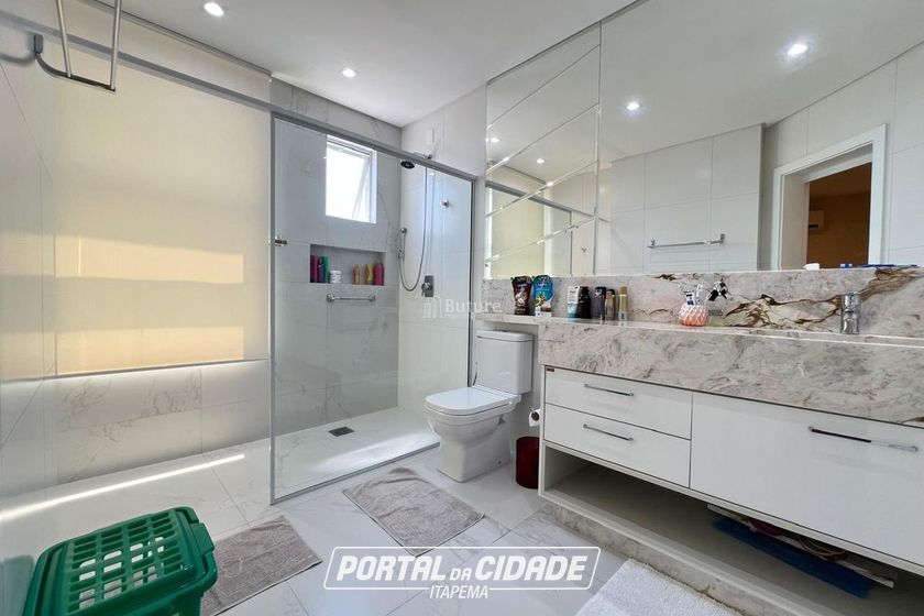 Apartamento &agrave; venda - 197m&sup2; - Meia Praia