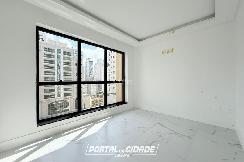 Apartamento &agrave; venda - 160m&sup2; - Meia Praia