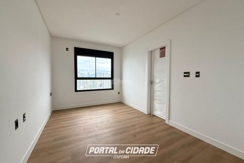 Apartamento &agrave; venda - 190m&sup2; - Meia Praia
