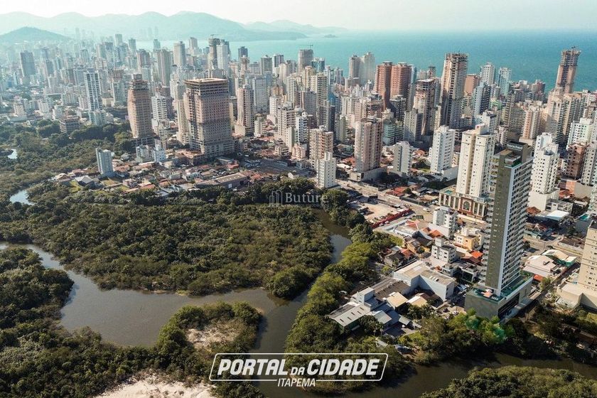 Apartamento &agrave; venda - 166m&sup2; - Meia Praia