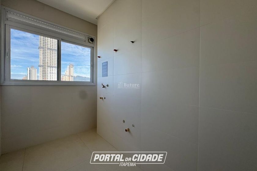Apartamento &agrave; venda - 180m&sup2; - Meia Praia