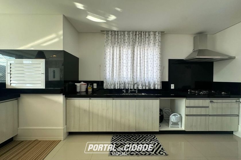 Apartamento &agrave; venda - 134m&sup2; - Meia Praia