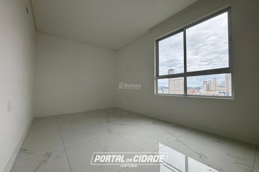 Apartamento &agrave; venda - 159m&sup2; - Meia Praia