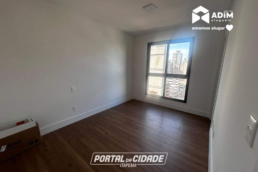 Apartamento para alugar - 125m&sup2; - Meia Praia