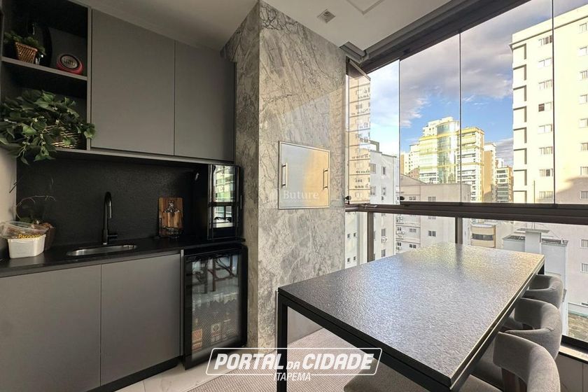 Apartamento &agrave; venda - 134m&sup2; - Meia Praia