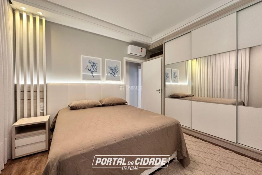 Apartamento &agrave; venda - 130m&sup2; - Meia Praia