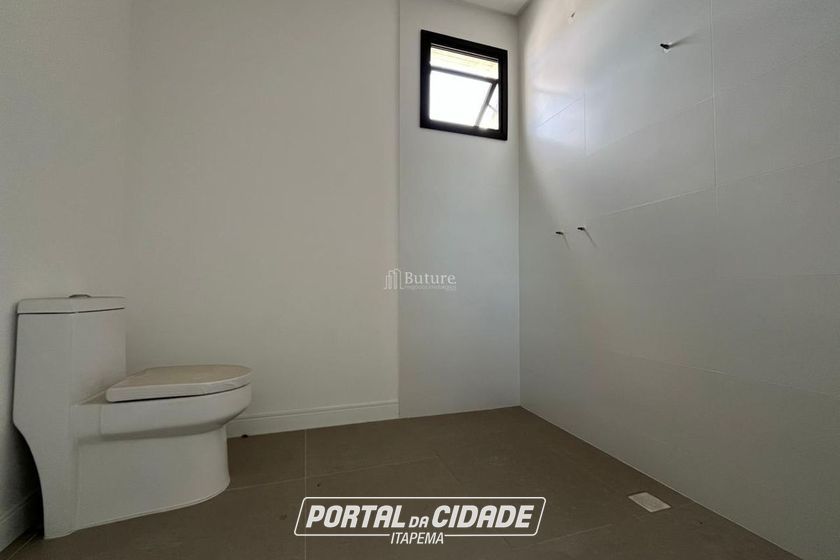 Apartamento &agrave; venda - 137m&sup2; - Meia Praia