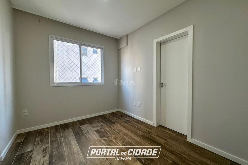 Apartamento &agrave; venda - 125m&sup2; - Meia Praia