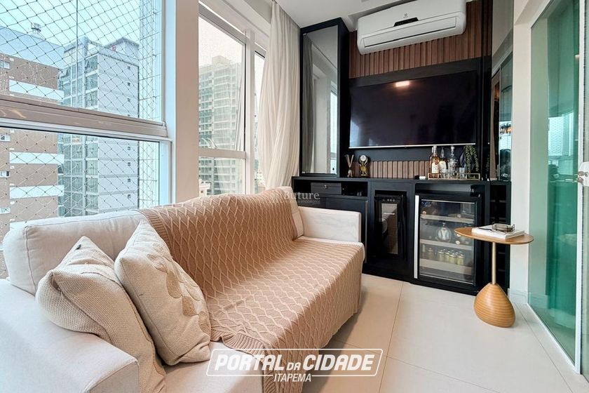 Apartamento &agrave; venda - 141m&sup2; - Meia Praia