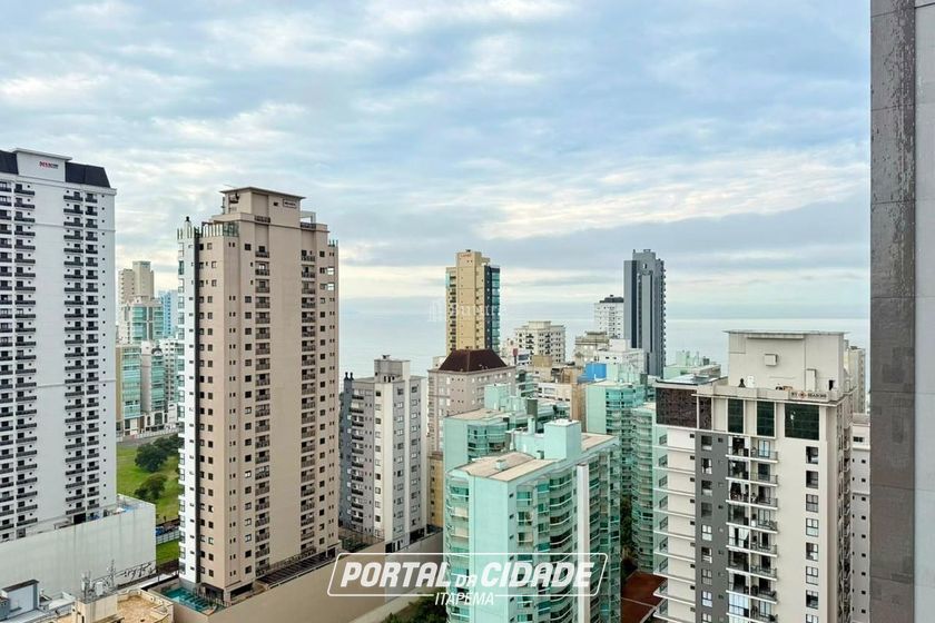 Apartamento &agrave; venda - 129m&sup2; - Meia Praia