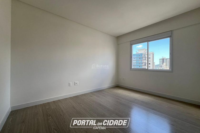 Apartamento &agrave; venda - 180m&sup2; - Meia Praia