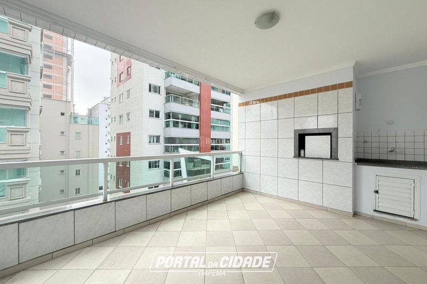 Apartamento &agrave; venda - 107m&sup2; - Meia Praia