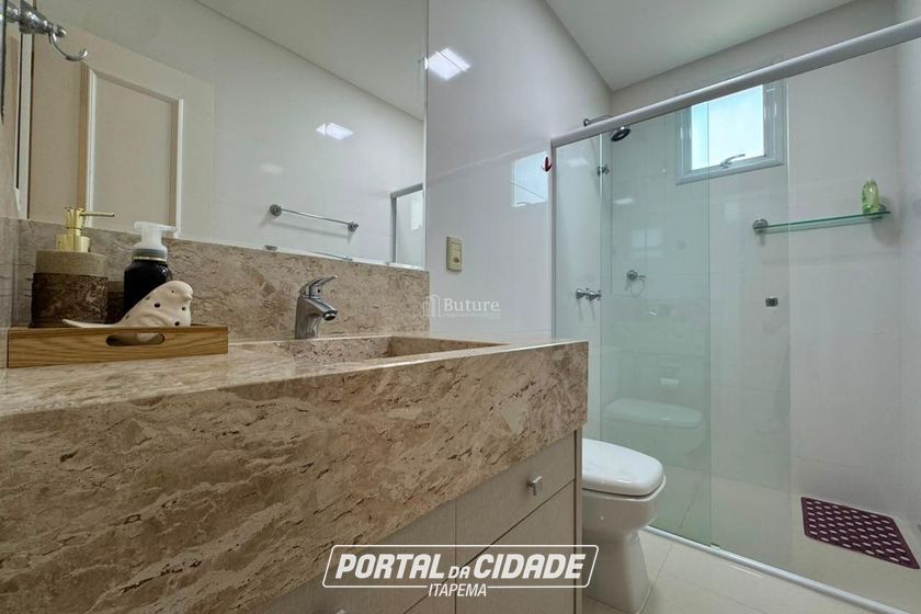 Apartamento &agrave; venda - 180m&sup2; - Meia Praia