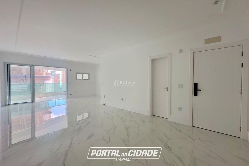 Apartamento &agrave; venda - 157m&sup2; - Meia Praia