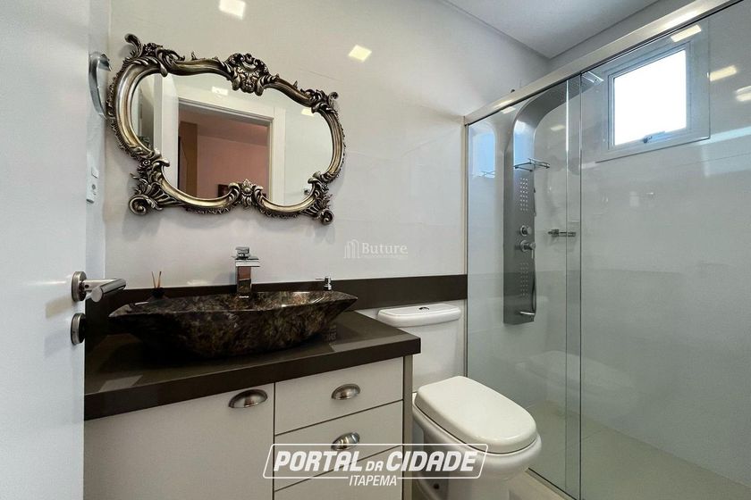 Apartamento &agrave; venda - 128m&sup2; - Meia Praia