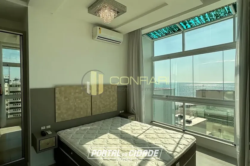 Apartamento &agrave; venda - 131m&sup2; - Meia Praia