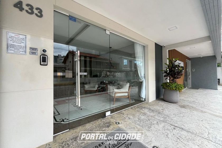 Apartamento &agrave; venda - 145m&sup2; - Meia Praia