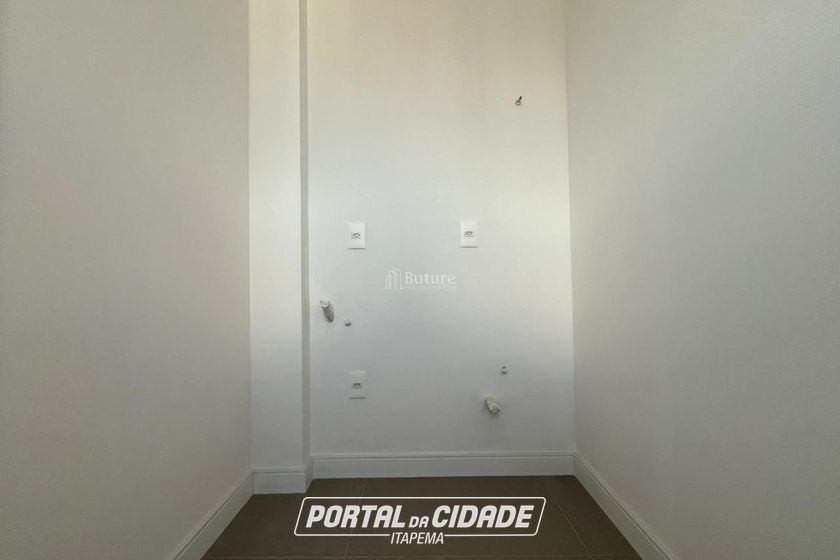 Apartamento &agrave; venda - 137m&sup2; - Meia Praia