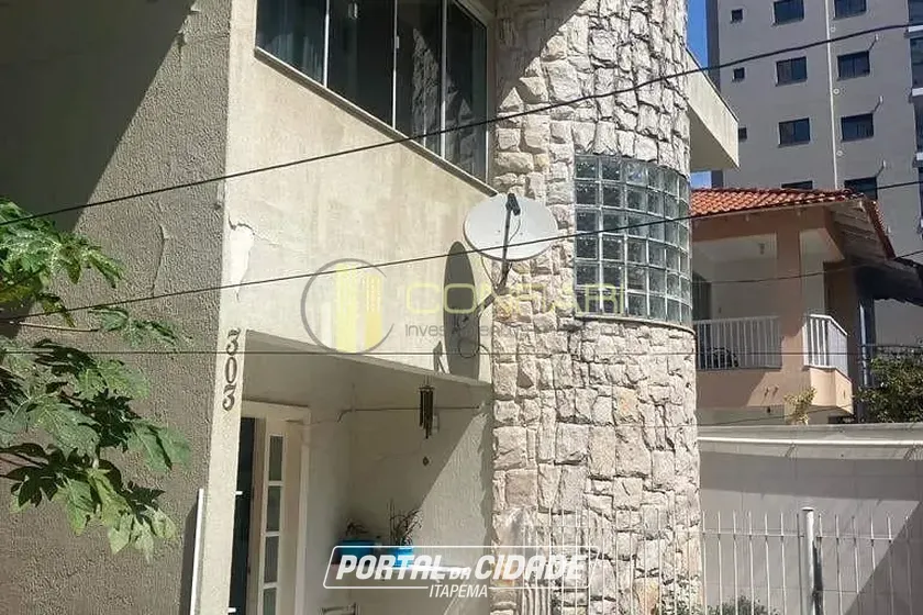 Casa &agrave; venda - 205m&sup2; - Meia Praia
