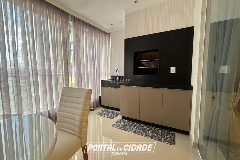 Apartamento &agrave; venda - 130m&sup2; - Meia Praia