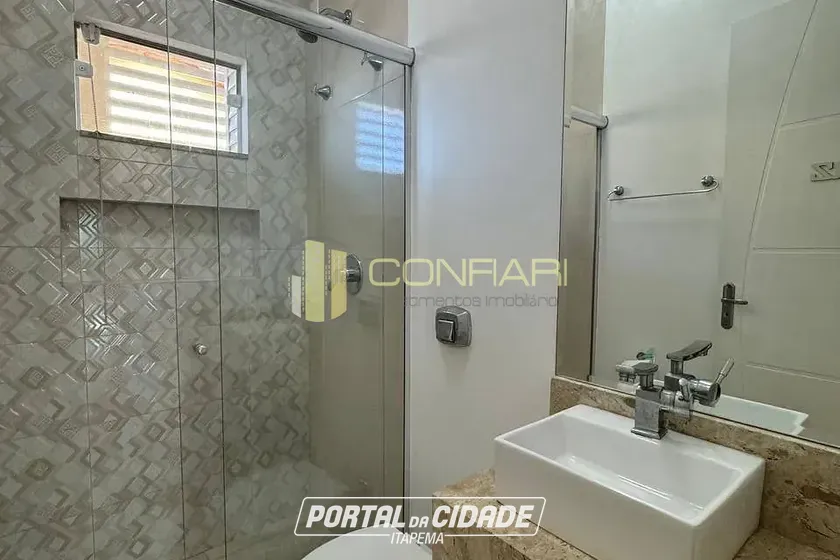Casa &agrave; venda - 340m&sup2; - Meia Praia