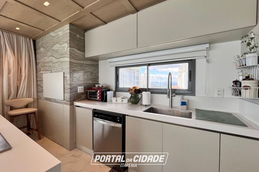Apartamento &agrave; venda - 166m&sup2; - Meia Praia