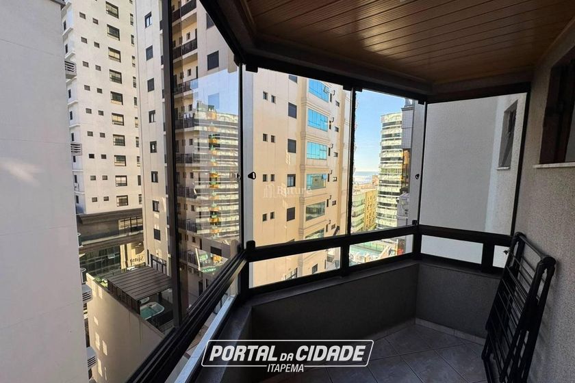 Apartamento &agrave; venda - 137m&sup2; - Meia Praia